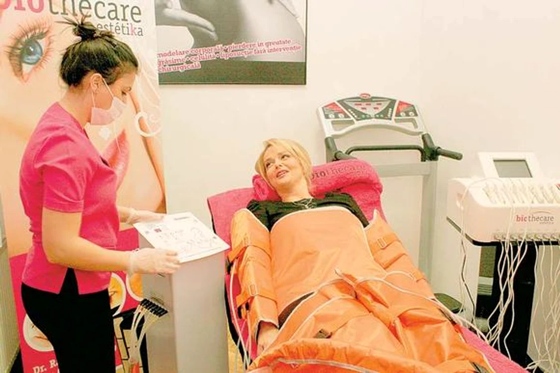Iuliana Marciuc se face sexy pentru Adrian Enache