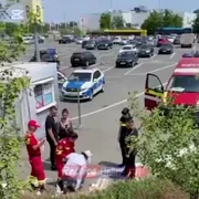 barbat batut parcare mall constanta, sursa Replica mp4 thumbnail png