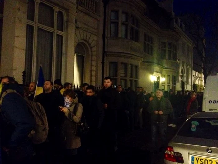 Diaspora de la Londra s-a prezenta la vot cu tricolorul