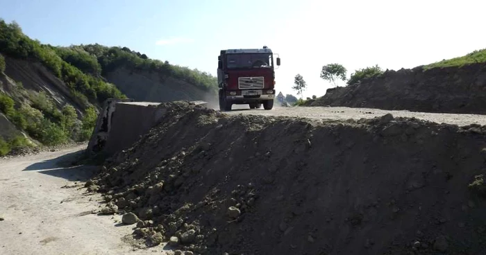 Traficul a fost deviat în zonă