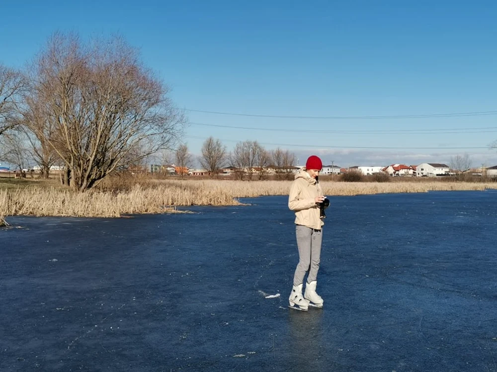 Lacul de lângă Timişoara a devenit patinoar natural FOTO Ş.Both
