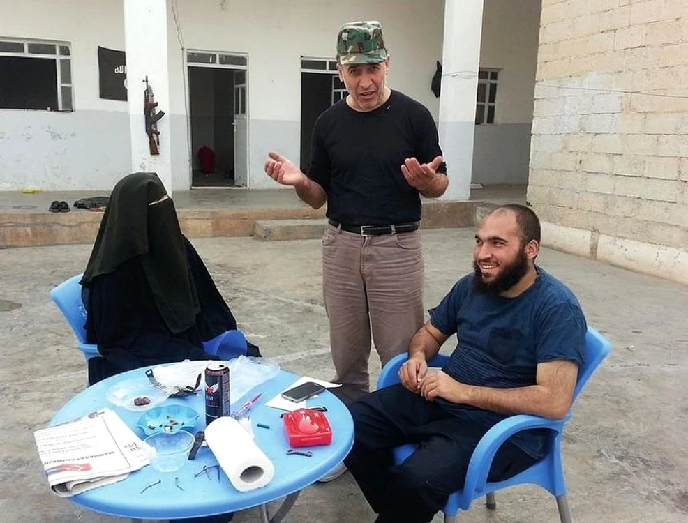 Ahmet S.în vizită la copii în Siria FOTO Der Spiegel