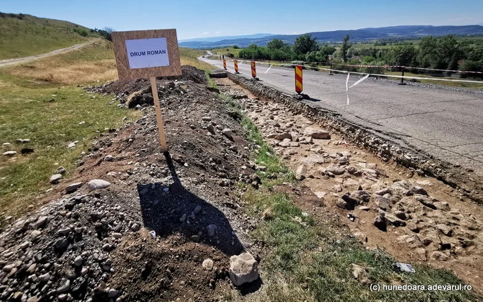 Rămășițele drumului roman, la Uroi. Foto: Daniel Guță. ARHIVĂ