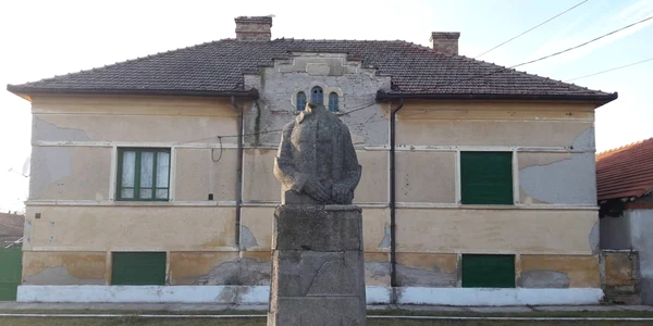 Statuia fără cap de la Iecea Mare