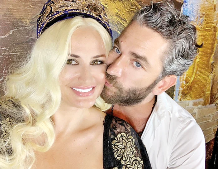 Julia Chelaru şi John se iubesc de 2 ani