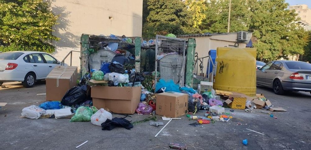 Aberație administrativă. Primăria Bacău vrea taxă de salubritate pe locuință, nu pe număr de persoane