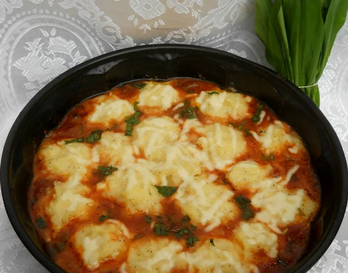 
    Cartofi cu sos de ciuperci   