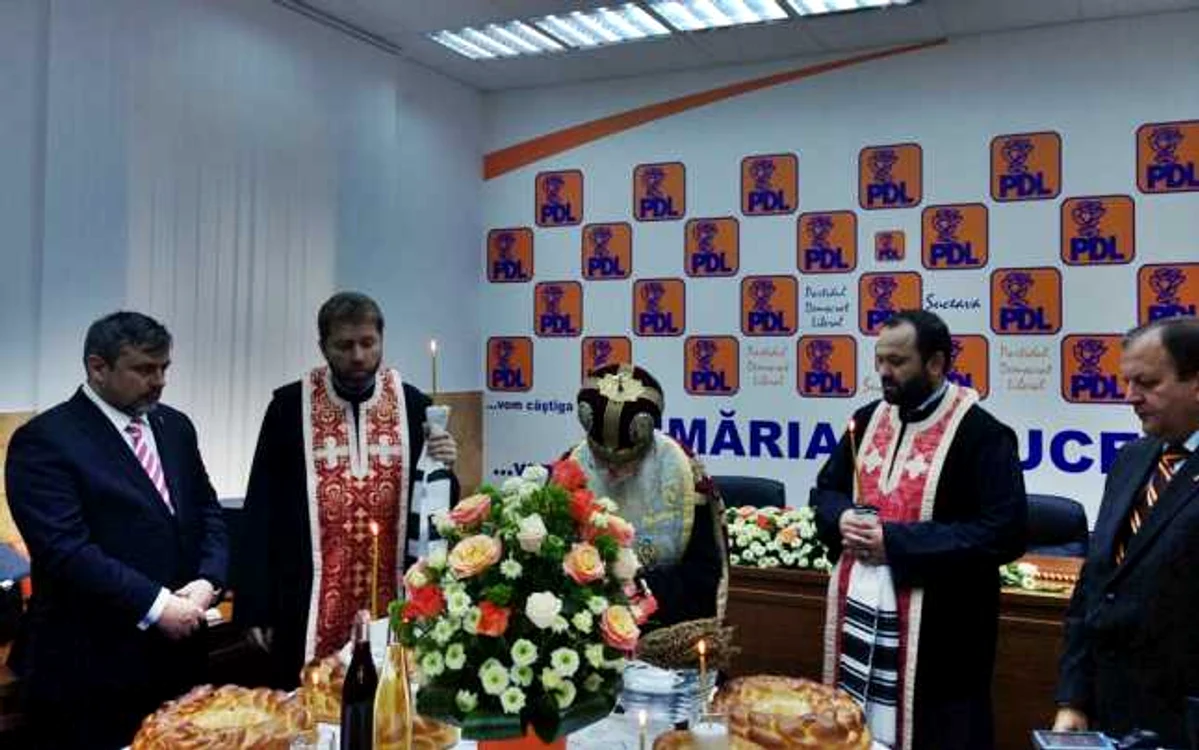 ÎPS Pimen a sfinţit fosta casă în care a locuit Emil Bobu, transformată în sediu PDL Suceava. FOTO: sandamariaardeleanu.wordpress.com