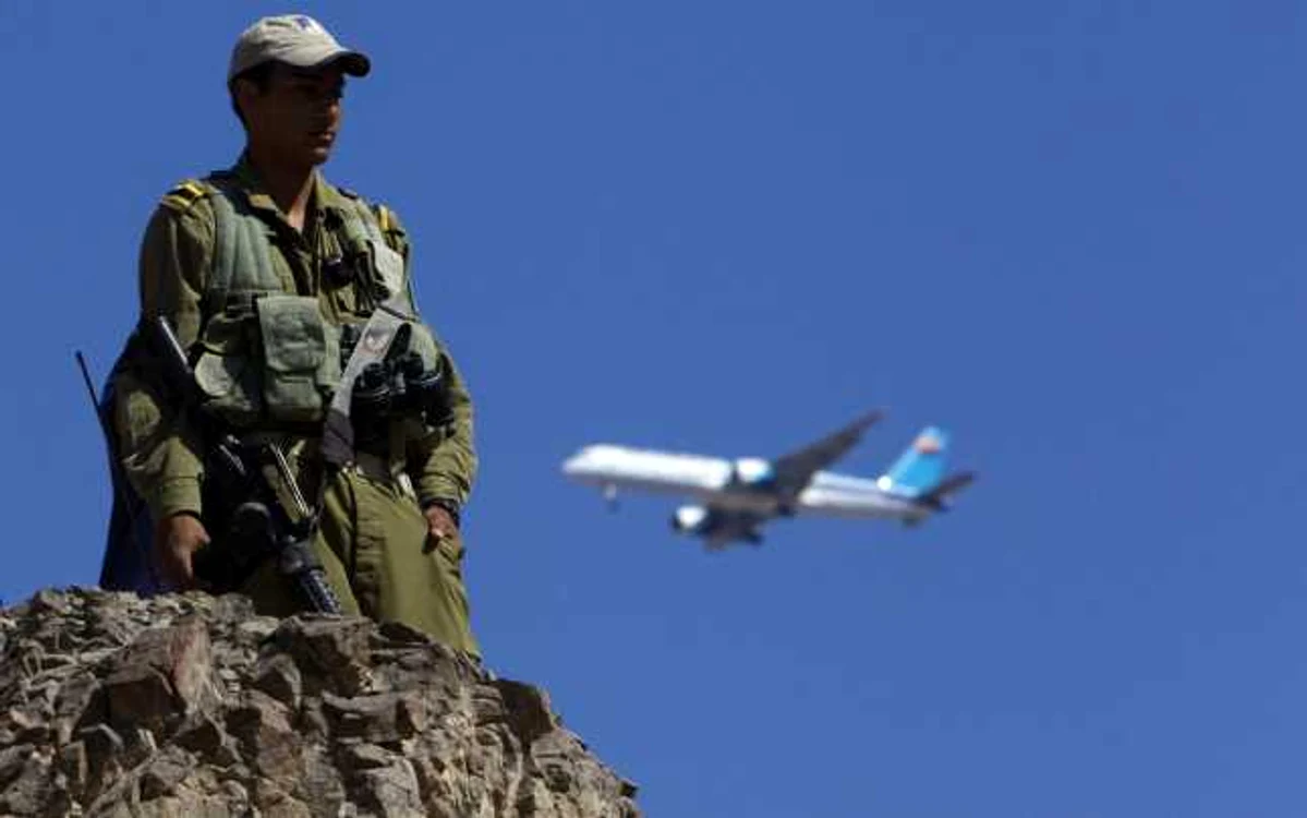 Soldat israelian aflat la graniţa dintre Egipt şi Israel FOTO Reuters