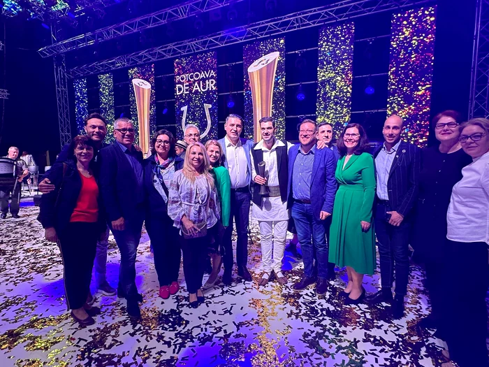 Gabriel Dumitru cu prietenii la „Potcoava de Aur” / FOTO: Facebook