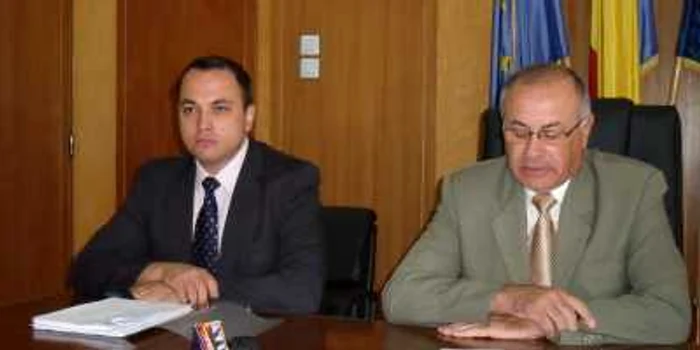 Subprefectul Cristi Misăilă şi prefectul Octavian Vieru
