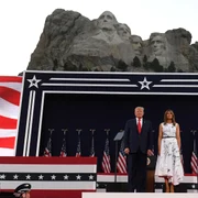 1 melazia trump ziua independentei jpg jpeg