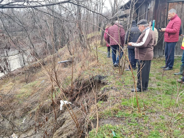 Alunecare de teren în Berbești Vâlcea Foto ISU Vâlcea jpeg