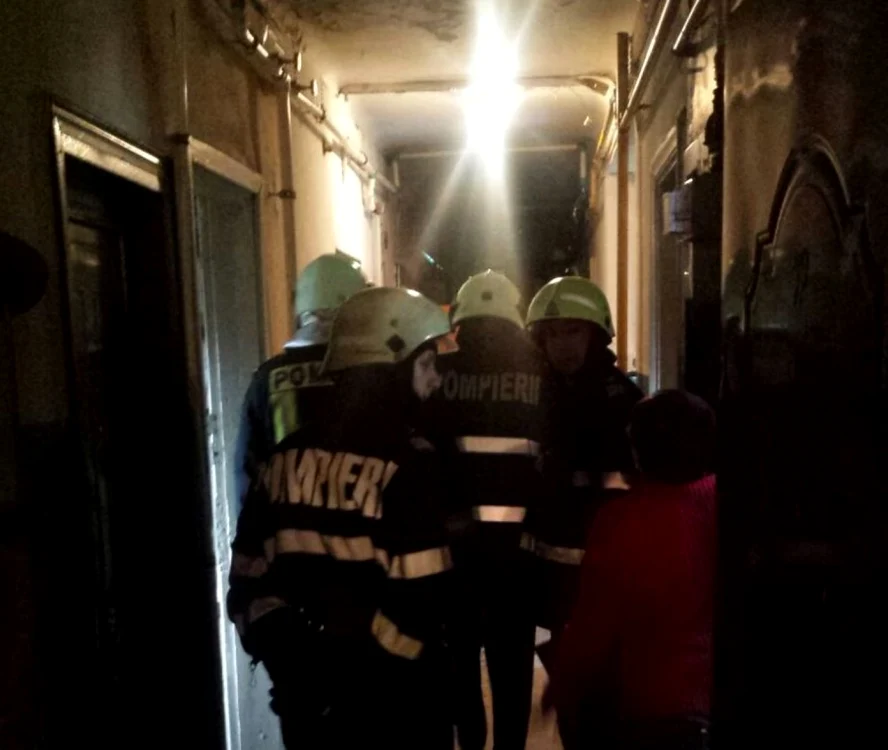 Explozia s-a produs într-un bloc de locuinţe din Tractorul. FOTOISU Braşov