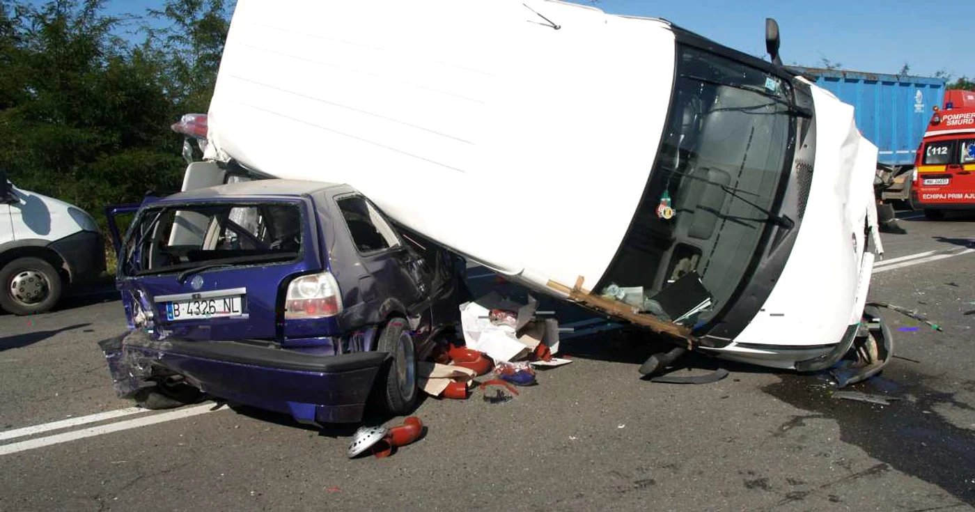 Cinci persoane au murit pe DN1B, la Bucov, într-o zonă fără separatoare Foto: Alex Policală