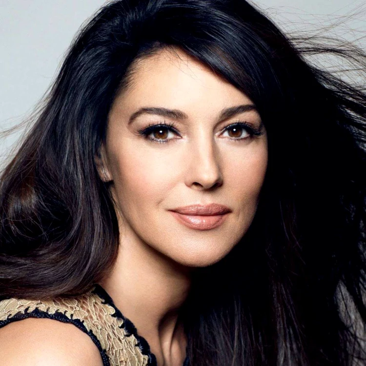 Monica Bellucci are două fete, pe Deva şi pe Leonie, fiica mai mică în vârstă de 11 ani Foto: Facebook/ Monica Belluci / monicabelluci.net