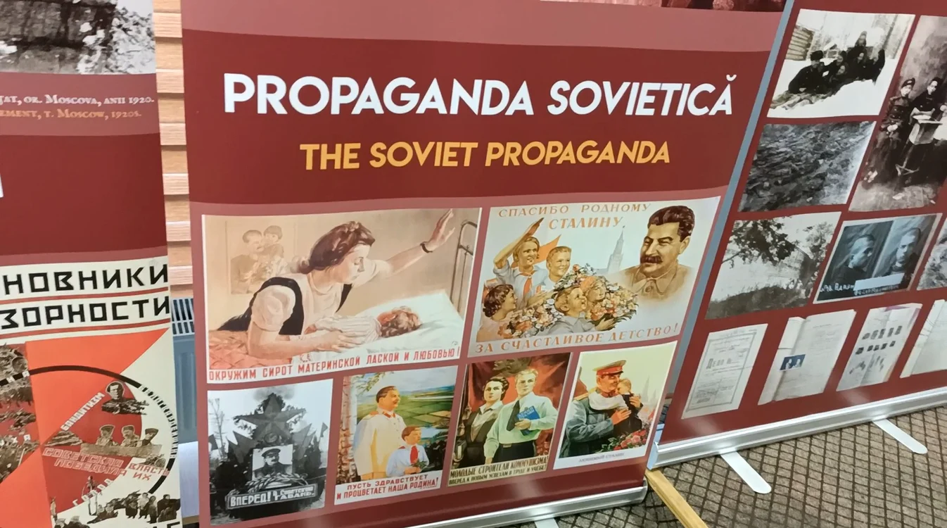 Expoziția Copilăria în Gulag la Vâlcea cu propaganda sovietică din Basarabia Foto Daciana Stoica