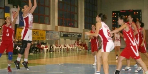 Satu Mare: CSM Satu Mare- Universitatea Cluj 93-53 (46-30)