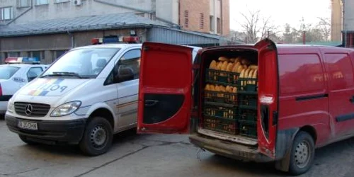 Au fost confiscate aproape trei tone de produse de panificaţie