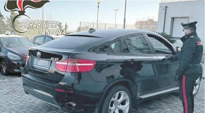 BMW X6 găsit de carabinieri la locuinţa româncei FOTO stiridiaspora.ro