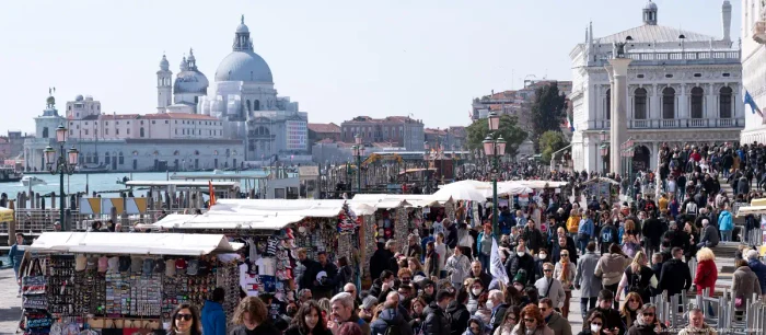 Veneţia, sufocată de turişti