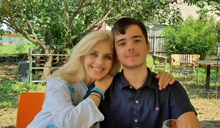 7 cu fiul ei luca 2 jpg jpeg