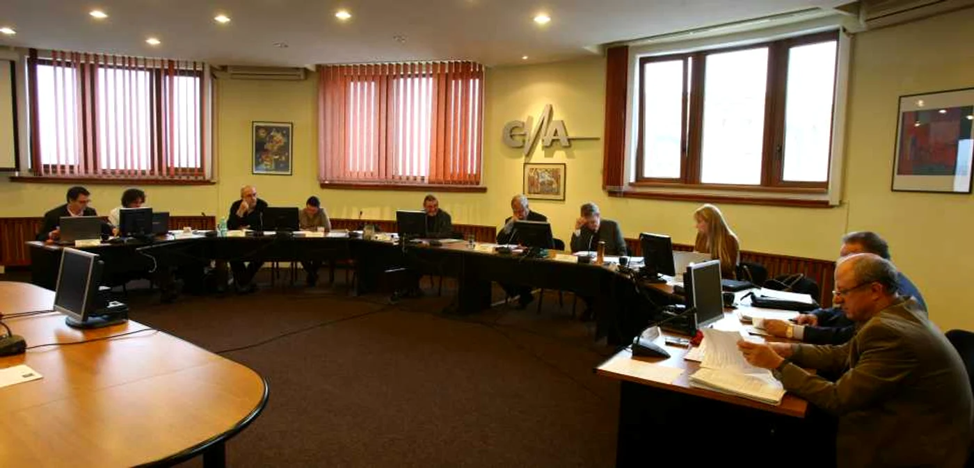 Mai mulţi membri ai CNA şi-au luat concediu de odihnă, iar şedinţele nu se mai ţin FOTO Arhivă