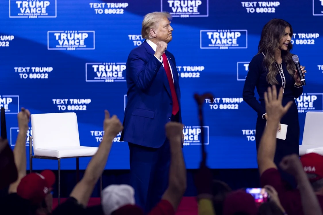 Trump a decis să pună muzică și să danseze la o sesiune de întrebări și răspunsuri FOTO EPA-EFE
