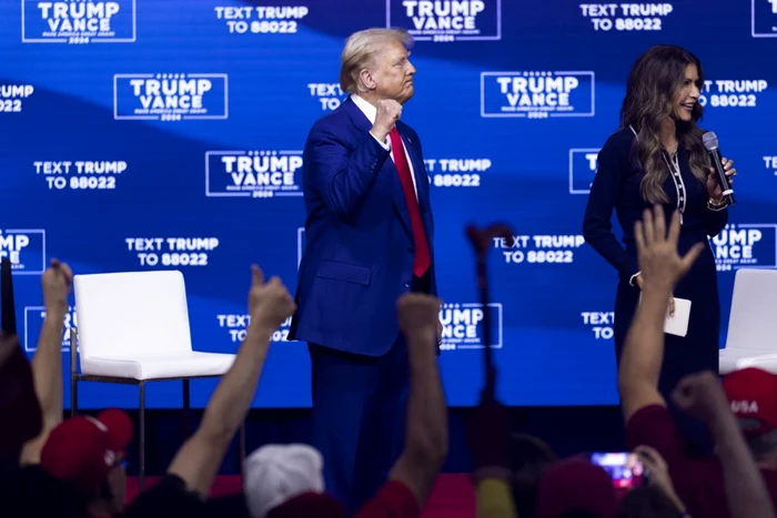 Trump a decis să pună muzică și să danseze la o sesiune de întrebări și răspunsuri FOTO EPA-EFE