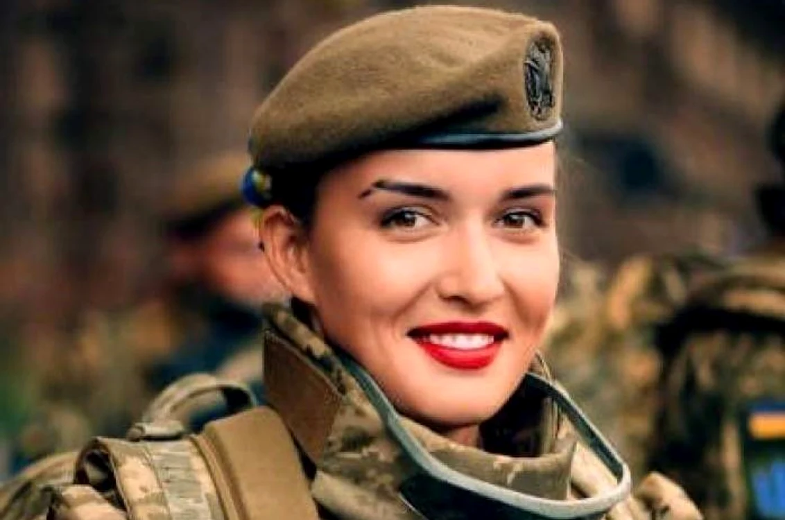 Soția vicepreședintelui Ucrainei își apără țara. Aceasta s-a fotografiat cu arma în mână