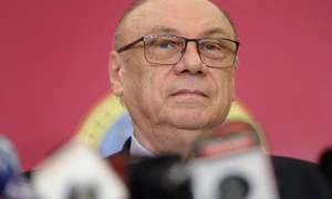 Marian Enache face declarații de presă la sediul Curții Constituționale a României, în București. FOTO Inquam Photos / Octav Ganea 