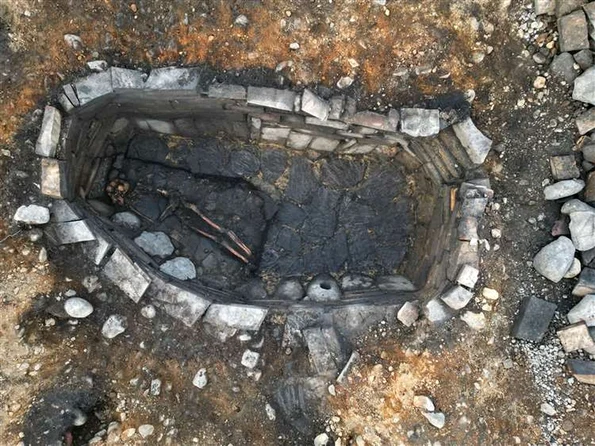 Înmormântare într-o fântână antică din Scoția (© Highland Archaeology Services)       