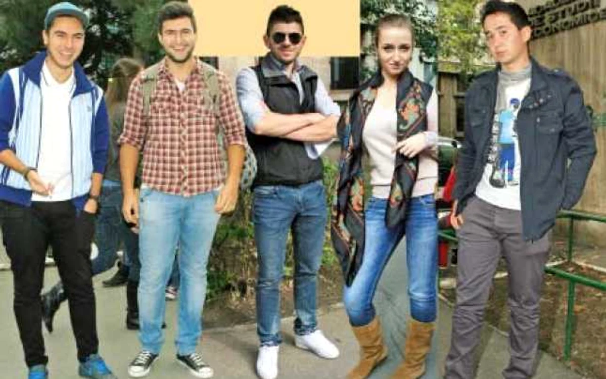 Moda străzii din Piaţa Romană este animată de tineri precum cei din fotografiile de mai jos.   