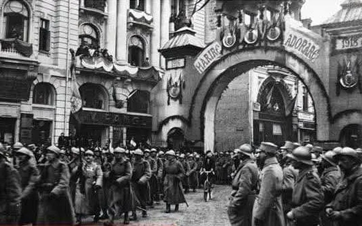 Arc de triumf amplasat în București, în 1918 