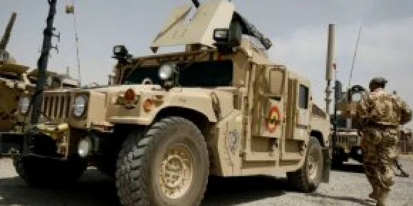 Statele Unite au bombardat fortăreaţa unui lider taliban: peste 45 de morţi