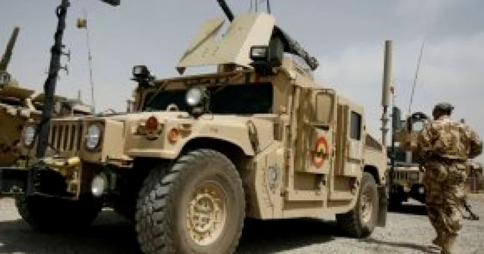 Statele Unite au bombardat fortăreaţa unui lider taliban: peste 45 de morţi