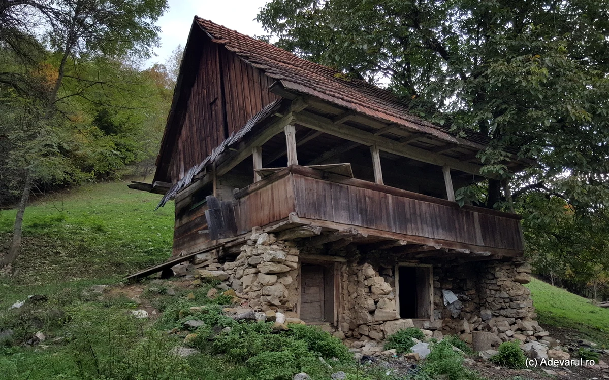 Casă veche în Apuseni. Foto: Daniel Guță. ADEVĂRUL