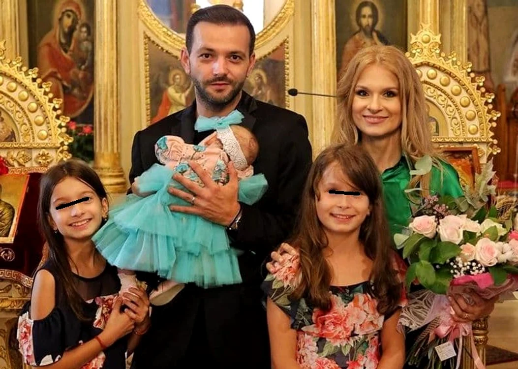 Mesajul care a fost inscripționat pe cănile de la botezul fetiței Foto: Instagram