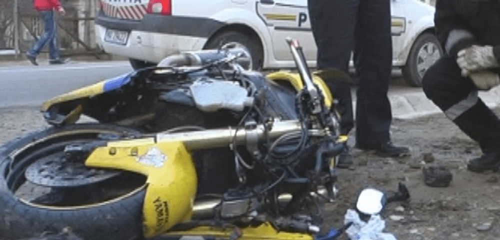 Un motociclist drogat a accidentat mortal un bărbat aflat pe un moped. Victima nu a acordat prioritate