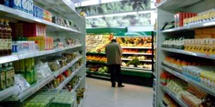 Peste 20 de kilograme de alimente au fost retrase de pe rafturi