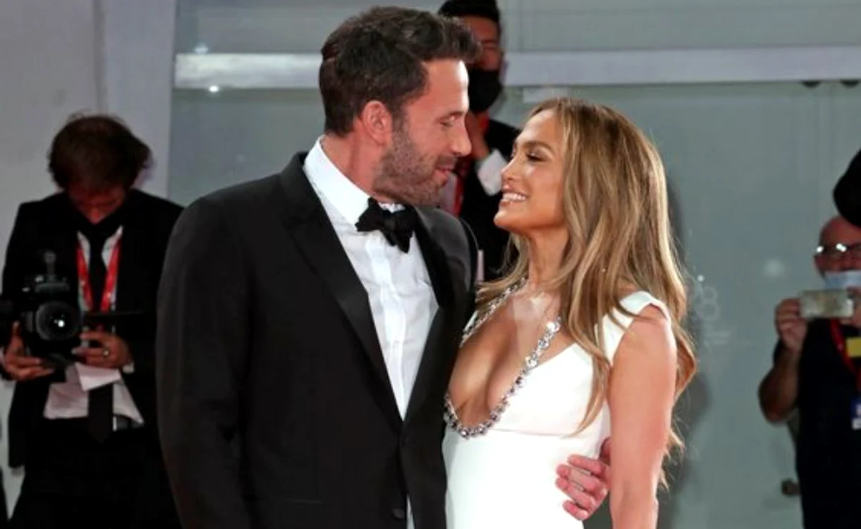 Ben Affleck și Jennifer Lopez s-au căsătorit, la 20 de ani de la prima lor logodnă