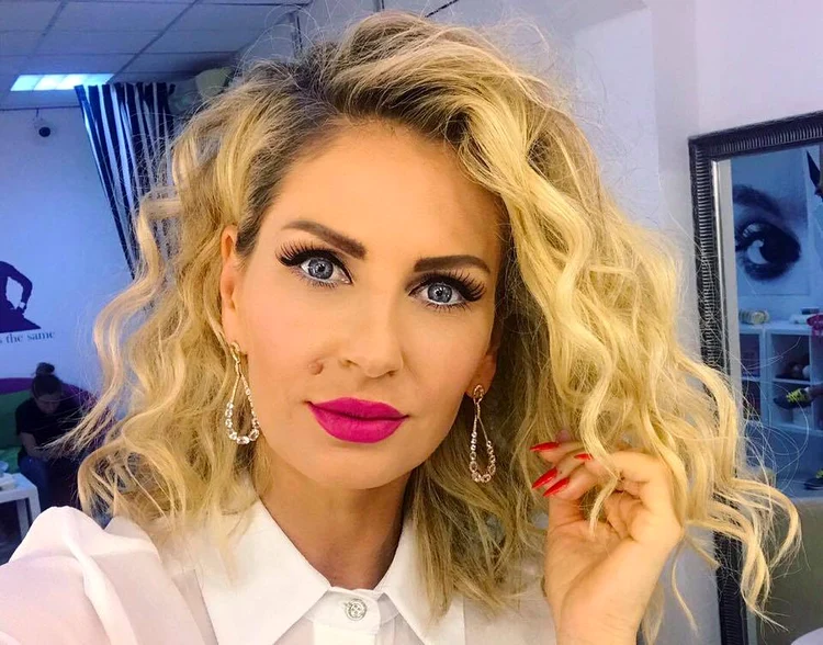 Andreea Bănică nu poate trece neobservată