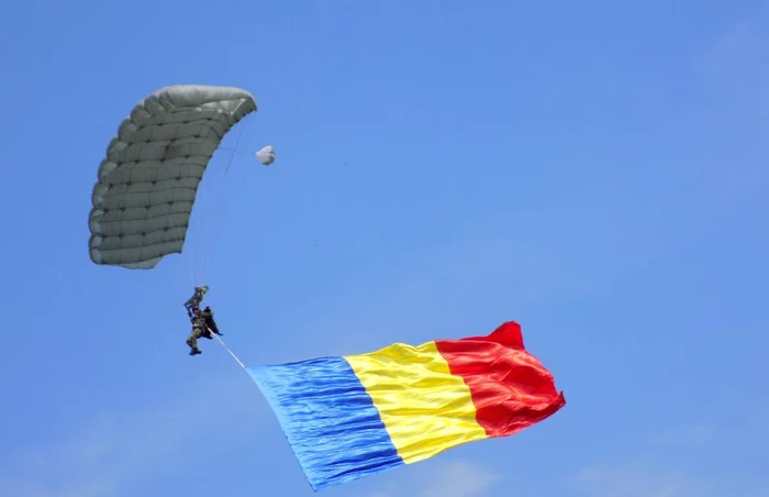 Spectacol aviatic la Baza 95 Aeriană Bacău FOTO Mircea Merticariu