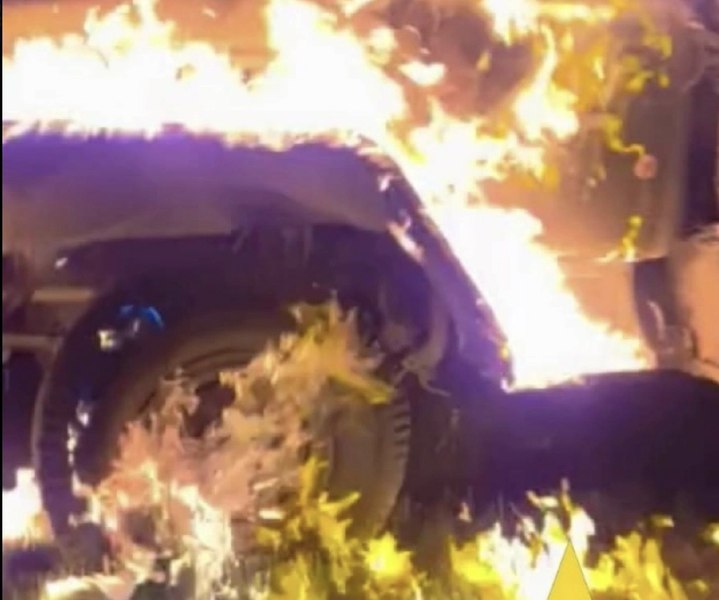 Autosabotaj. Trupele rusești își incendiază propriile camioane pentru a bloca deplasarea în Pokrovsk