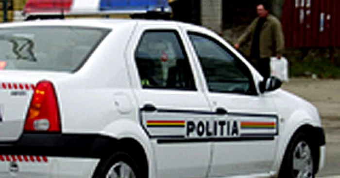 Poliţia l-a reţinut pe şoferul fără permis