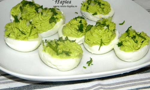 oua umplute cu pasta de avocado poza 4 jpeg