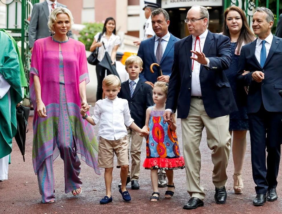 Charlene şi Albert, alături de Jacques şi Gabriella foto: AFP