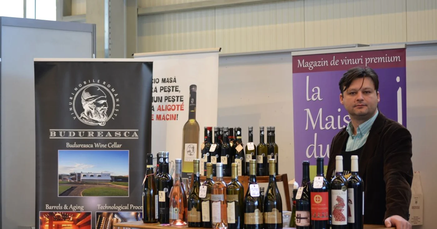 Bursa
vinului  „Vin Est Bacau“. Expoziţie cu
vânzare şi degustare de vinuri şi produse alimentare tradiţionale FOTO Mircea Merticariu