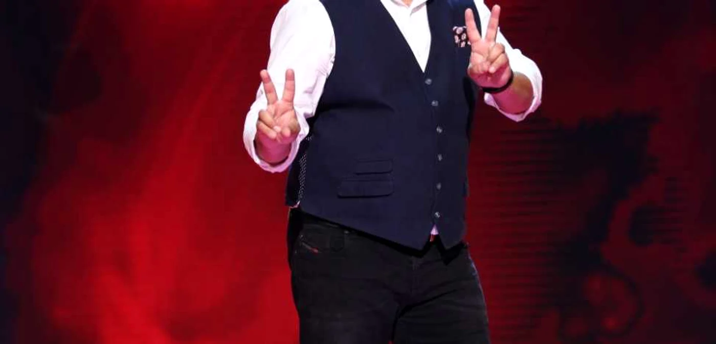 Mihai Bobonete stă pe scaunul antrenorului Marius Moga în semifinala „Vocea României Junior“ FOTO Pro TV