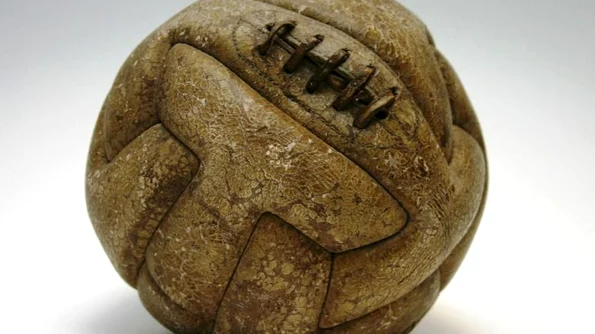 Inventatorul mingii de fotbal Scurt istoric al balonului rotund jpeg